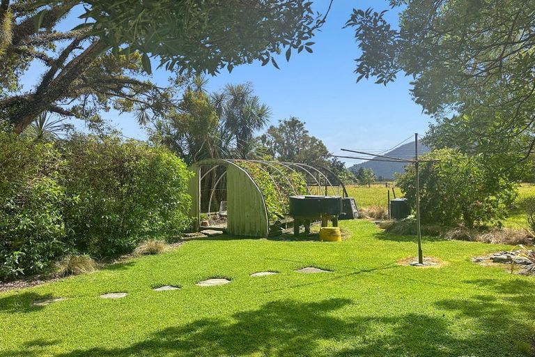 Photo of property in 22 Petersen Road, Harihari, 7884