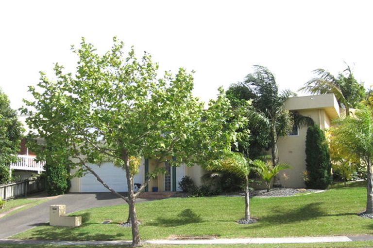 Photo of property in 41 Marina View Drive, West Harbour, Auckland, 0618