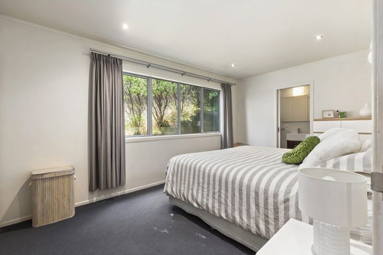 Photo of property in 142 Townsend Road, Miramar, Wellington, 6022