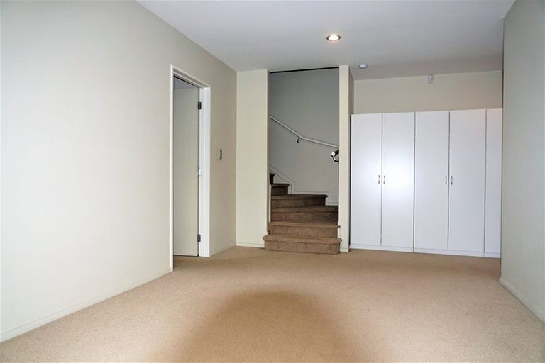 Photo of property in 18 Mulroy Place, Pinehill, Auckland, 0632