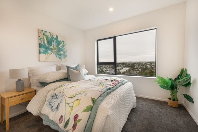 Photo of property in 39c Target Road, Totara Vale, Auckland, 0629