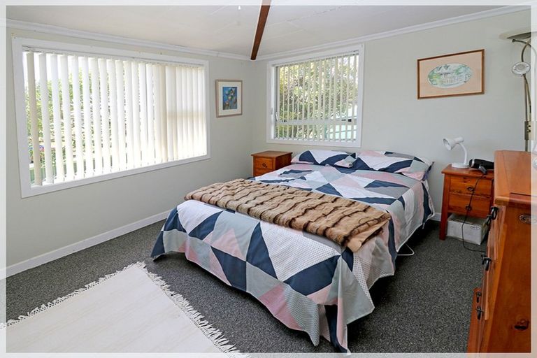 Photo of property in 50 Signal Street, Foxton Beach, Foxton, 4815