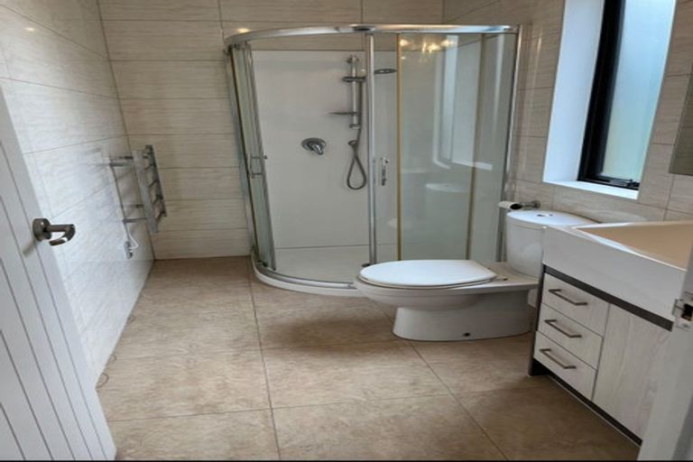 Photo of property in 114 Tamahere Drive, Glenfield, Auckland, 0629