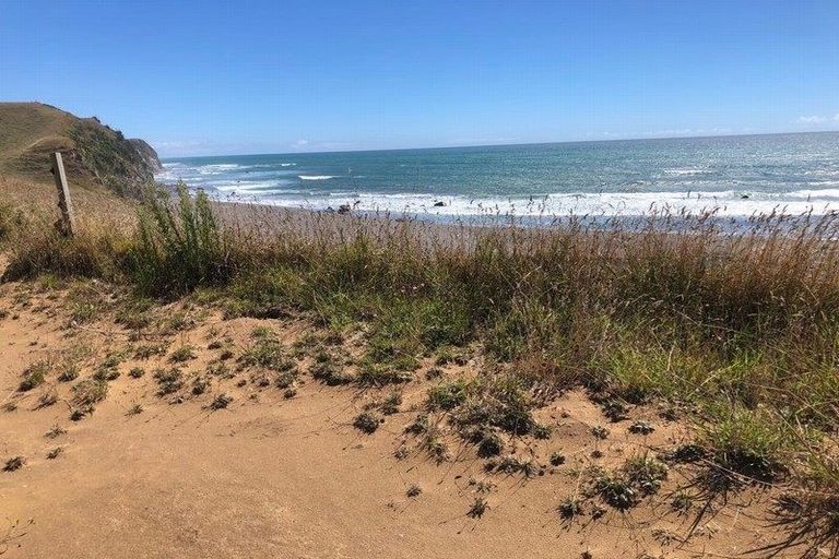 Photo of property in 2 Washer Road, Omata, New Plymouth, 4374