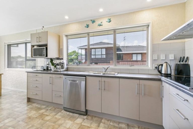 Photo of property in 32 Rushgreen Avenue, Pahurehure, Papakura, 2113