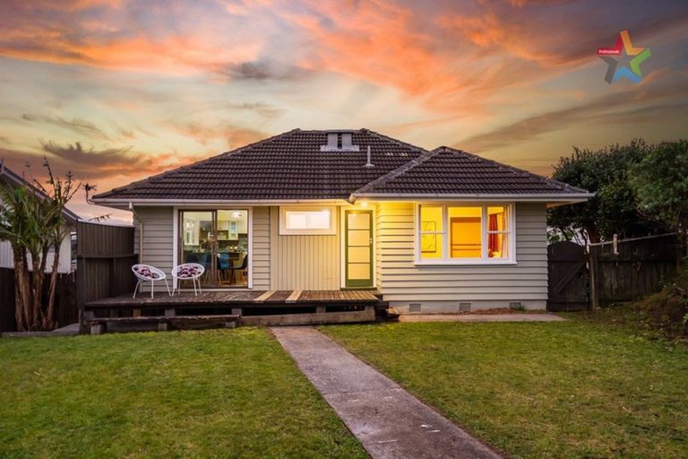 Photo of property in 102 Dowse Drive, Maungaraki, Lower Hutt, 5010