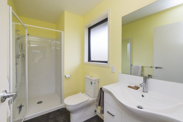 Photo of property in 5 Sardinia Grove, Fitzherbert, Palmerston North, 4410