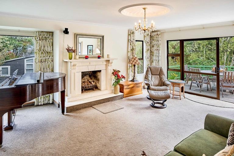 Photo of property in 2 Lady Bell Grove, Lowry Bay, Lower Hutt, 5013