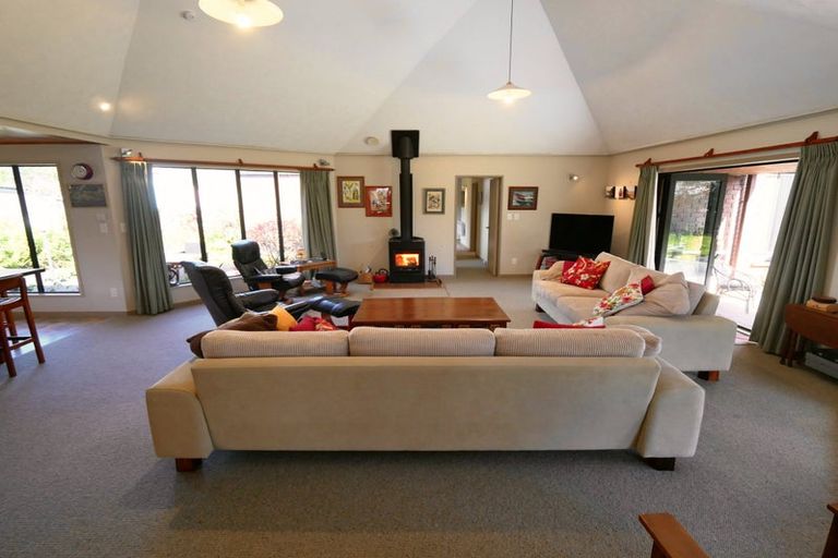 Photo of property in 119 Paekakariki Hill Road, Pauatahanui, Porirua, 5381