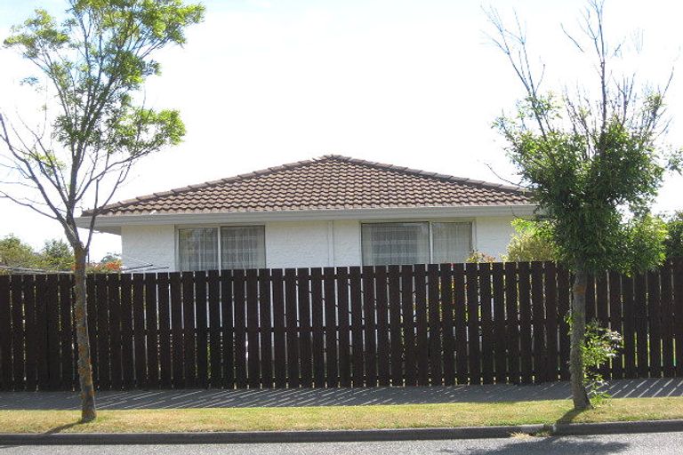 Photo of property in 2/81 Royal Park Drive, Parklands, Christchurch, 8083