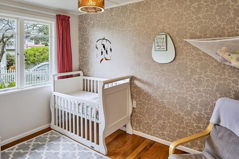 Photo of property in 11 Dunmail Way, Newlands, Wellington, 6037