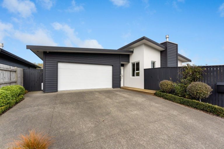 Photo of property in 22 Serenity Crescent, Kelvin Grove, Palmerston North, 4414