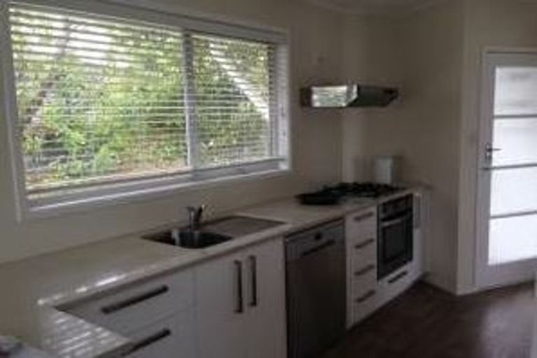 Photo of property in 13 Harmel Road, Glendene, Auckland, 0602