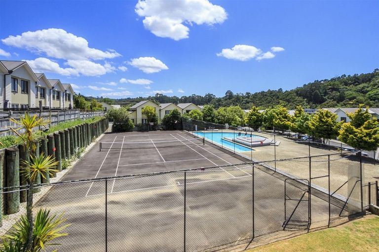 Photo of property in 5/11 The Avenue, Albany, Auckland, 0632