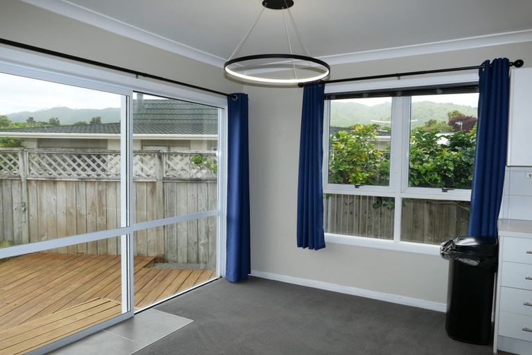 Photo of property in 4 Tawa Street, Waikanae, 5036