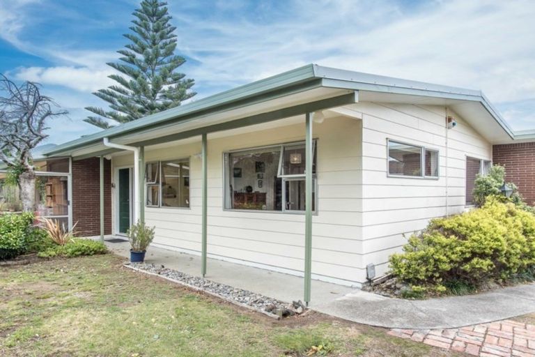 Photo of property in 10 Kingswood Grove, Raumati Beach, Paraparaumu, 5032