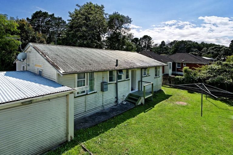 Photo of property in 1/4 Godley Road, Green Bay, Auckland, 0604