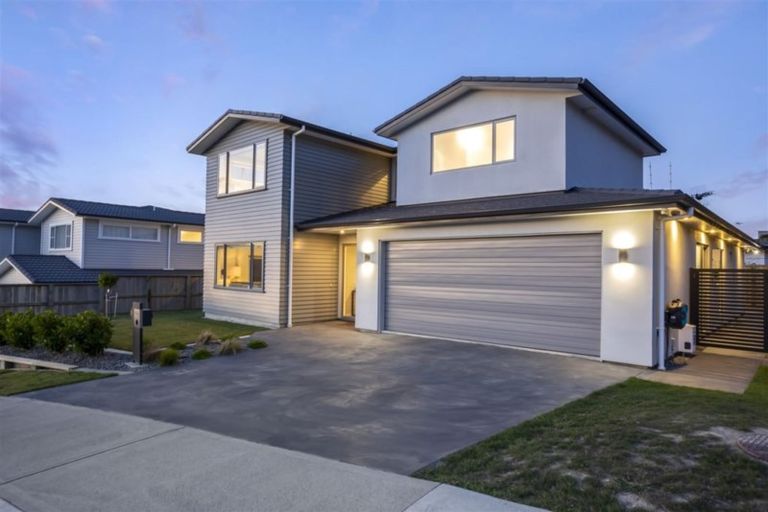 Photo of property in 29 Ken Douglas Drive, Aotea, Porirua, 5024