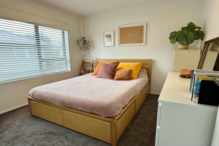 Photo of property in 1/4 Edgerton Road, Te Atatu Peninsula, Auckland, 0610