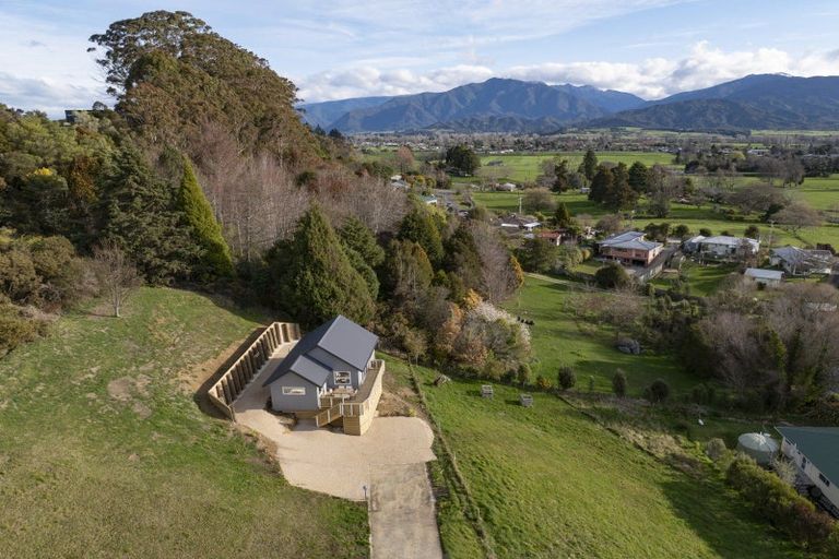 Photo of property in 32 Arapeta Place, Takaka, 7110
