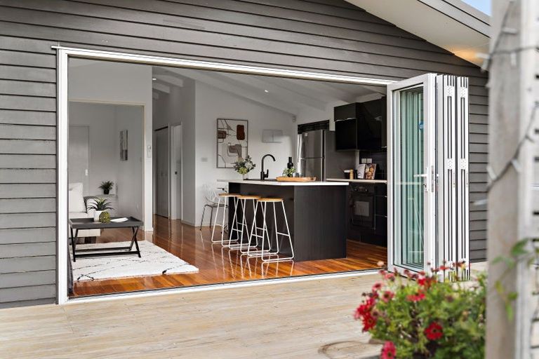 Photo of property in 1/6 Mcleod Road, Weymouth, Auckland, 2103