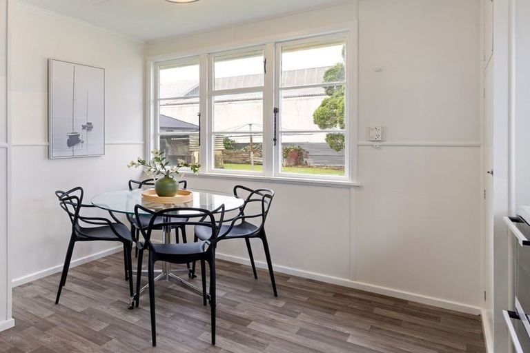 Photo of property in 3 Thames Street, Roslyn, Palmerston North, 4414
