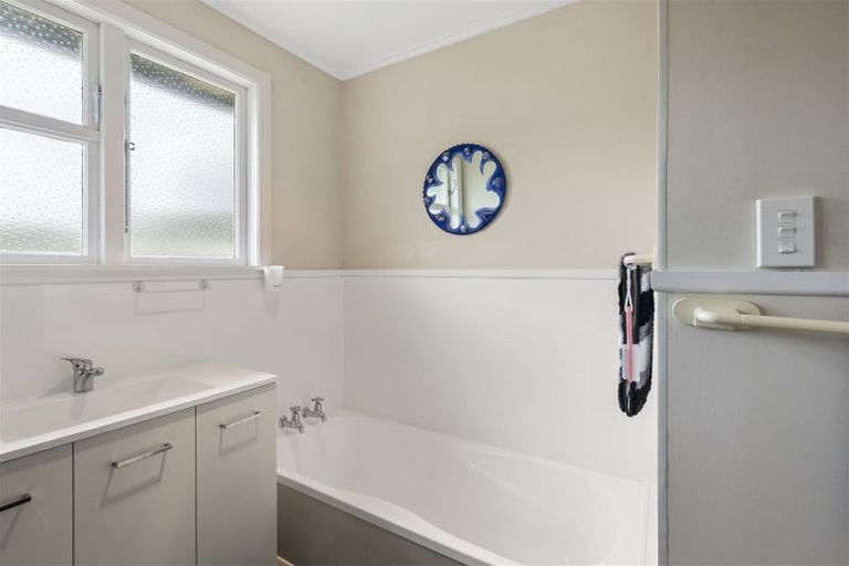 Photo of property in 172 Roslyn Road, Levin, 5510