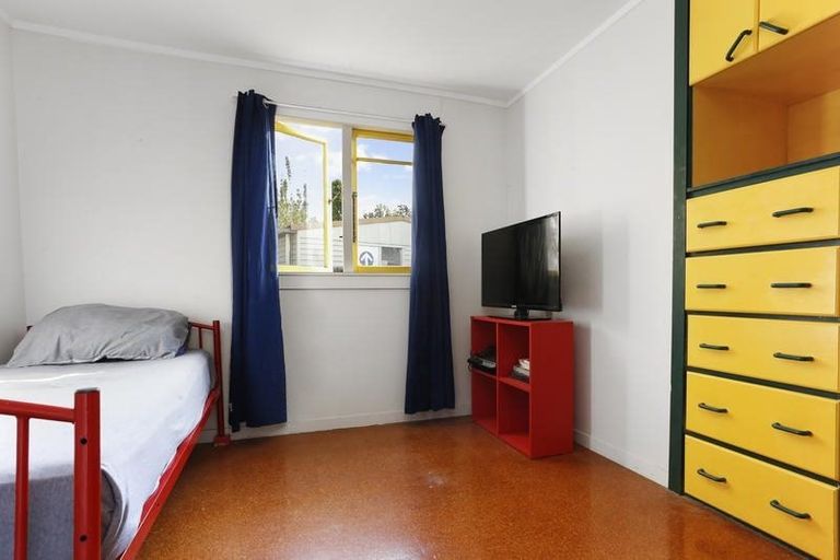 Photo of property in 124 Glendale Road, Glen Eden, Auckland, 0602