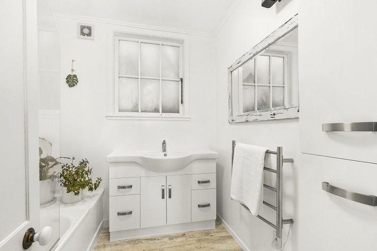 Photo of property in 66 Eden Street, Island Bay, Wellington, 6023