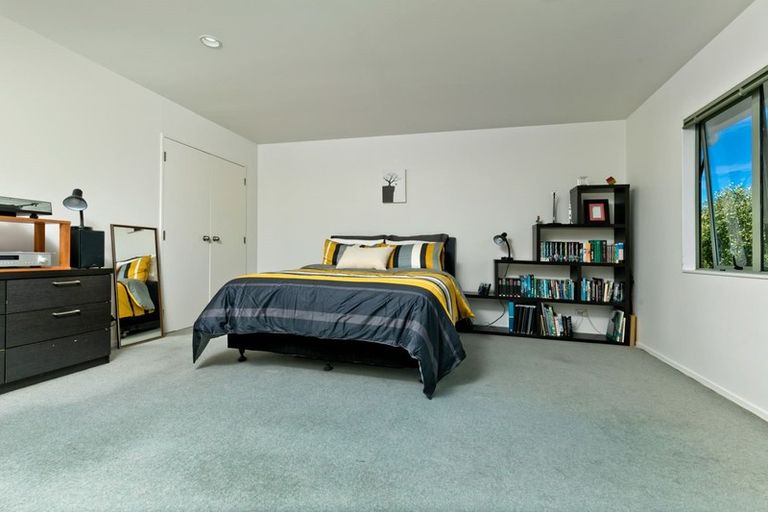 Photo of property in 2/362 East Coast Road, Sunnynook, Auckland, 0630