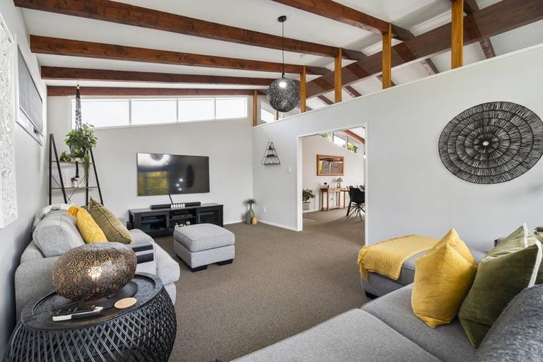 Photo of property in 10 Wikiriwhi Crescent, Awapuni, Palmerston North, 4412