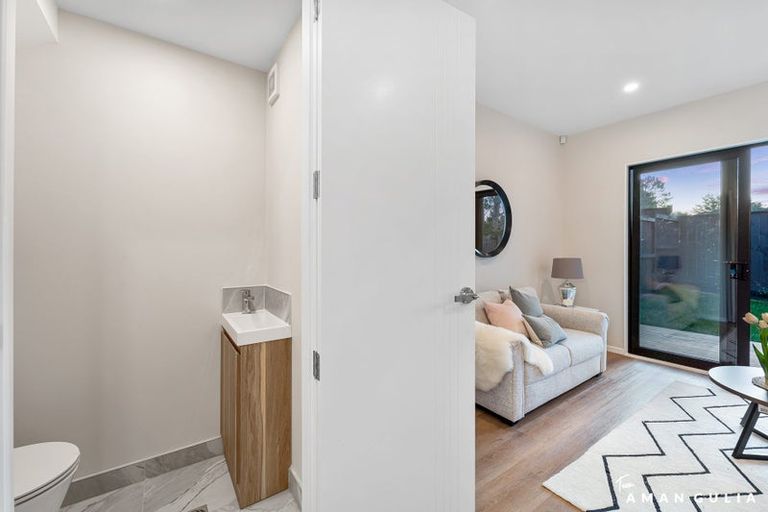 Photo of property in 1/93 Woodglen Road, Glen Eden, Auckland, 0602