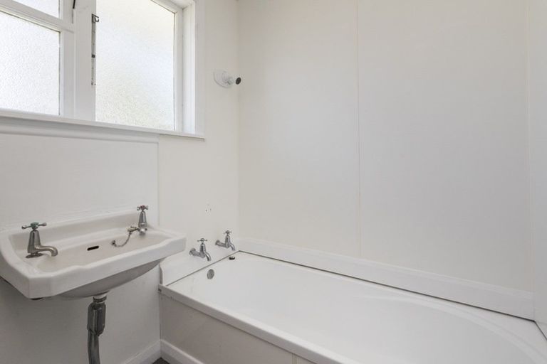 Photo of property in 32 Cardiff Street, Awapuni, Palmerston North, 4412