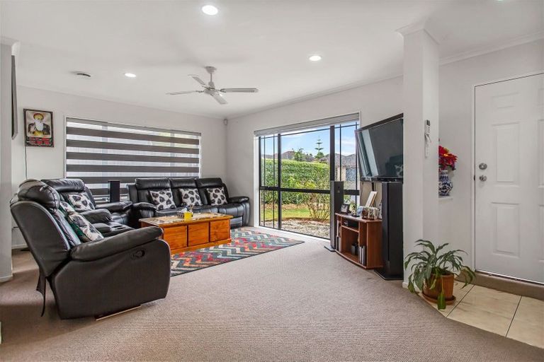 Photo of property in 52 Magic Way, Randwick Park, Auckland, 2105