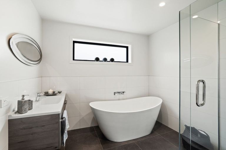 Photo of property in 4 Hidden Hills Drive, Wanaka, 9305