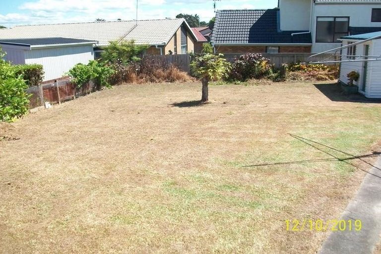 Photo of property in 28 Ozich Avenue, Te Atatu South, Auckland, 0610