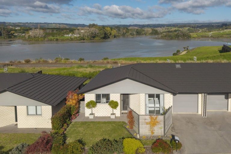 Photo of property in Waterview Estate, 26/4 Greystone Place, Omokoroa, 3114