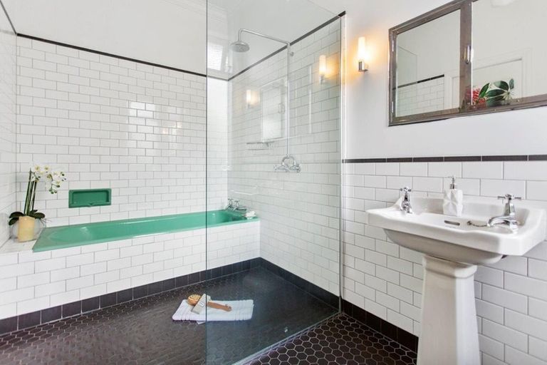 Photo of property in 36 Matapouri Road, Mangere Bridge, Auckland, 2022