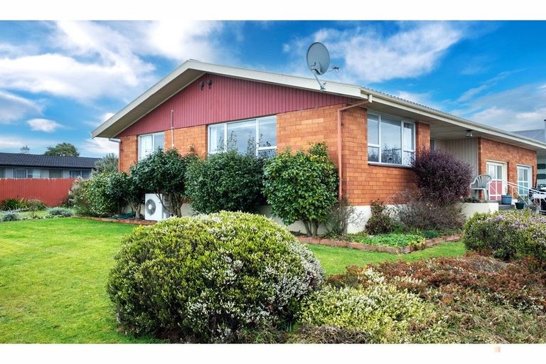Photo of property in 1 Oxford Street, Waimate, 7924