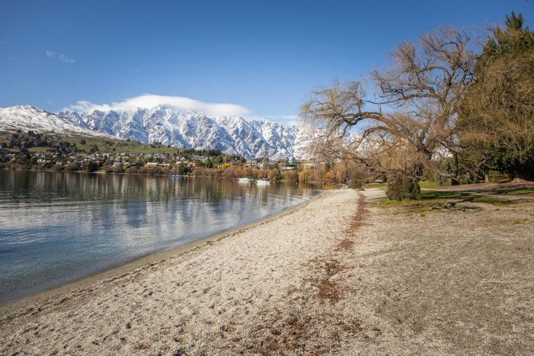 Photo of property in 8 Redwood Court, Kelvin Heights, Queenstown, 9300