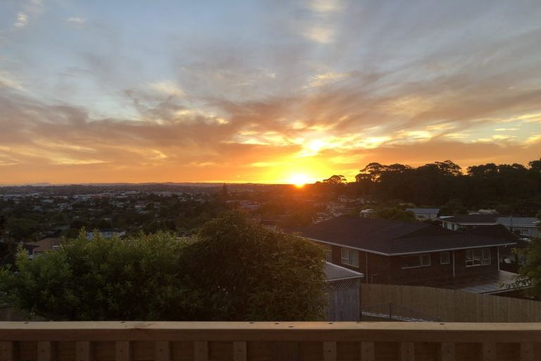 Photo of property in 2/218 East Coast Road, Forrest Hill, Auckland, 0620