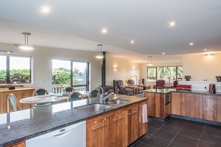 Photo of property in 82 Martin Road, Paraparaumu Beach, Paraparaumu, 5032