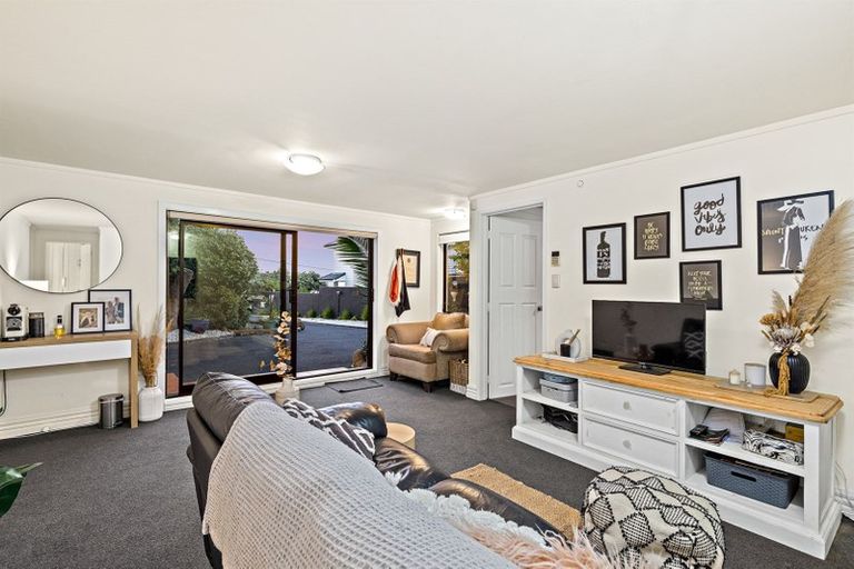 Photo of property in 1/36 Seaview Road, Castor Bay, Auckland, 0620