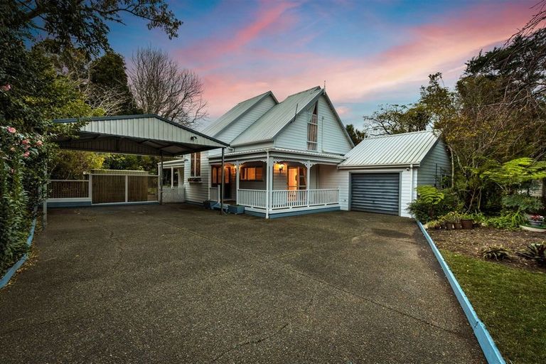 Photo of property in 4 Kitewaho Road, Swanson, Auckland, 0816