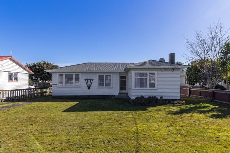 Photo of property in 11 Bartholomew Road, Levin, 5510
