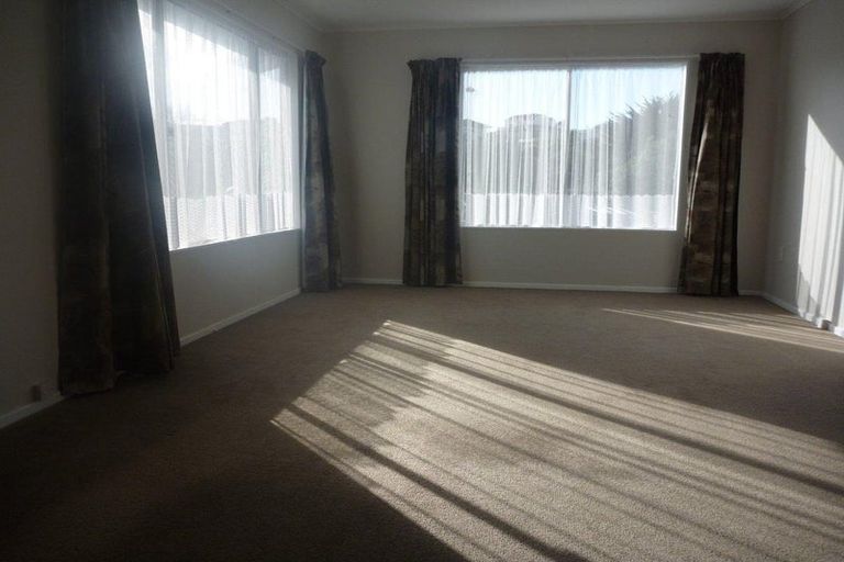 Photo of property in 68 Gloaming Hill, Titahi Bay, Porirua, 5022