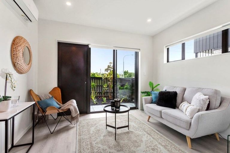 Photo of property in 2/86 Gloria Avenue, Te Atatu Peninsula, Auckland, 0610