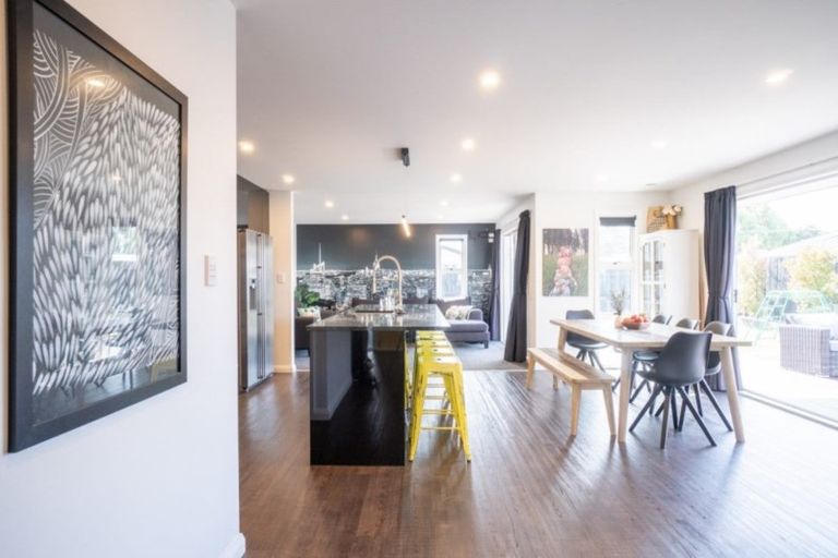 Photo of property in 103 Johnstone Drive, Fitzherbert, Palmerston North, 4410