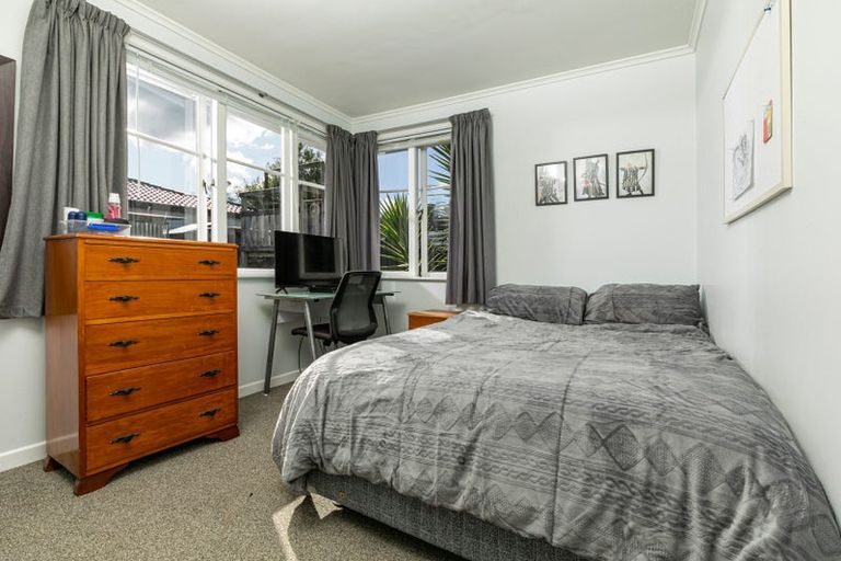 Photo of property in 15 Preston Avenue, Henderson, Auckland, 0610