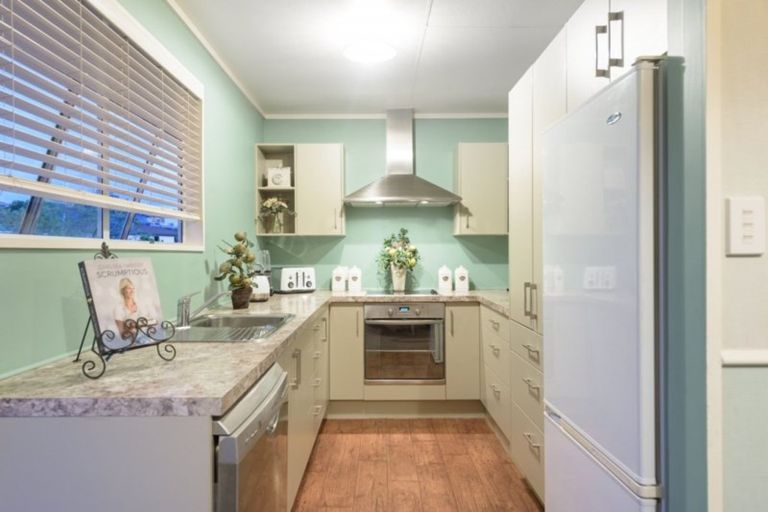 Photo of property in 31 Dunton Drive, Welcome Bay, Tauranga, 3112